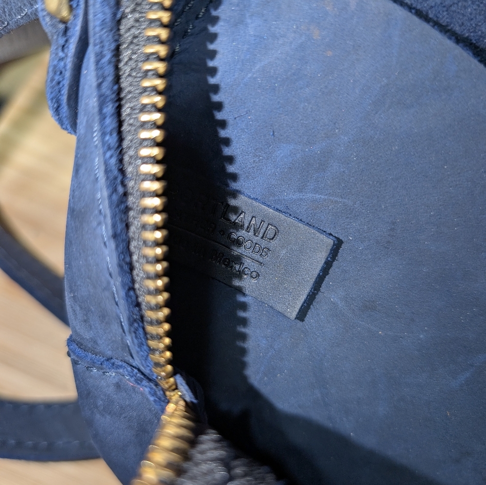 *Sold* Portland Leather Circle Crossbody Purse Deep Water Navy Blue - Picture 6 of 6
